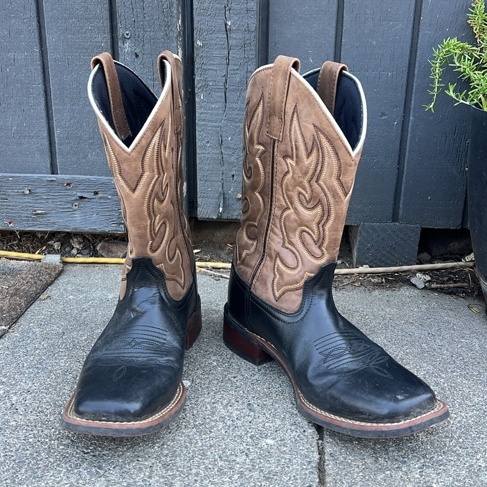 LAREDO MEN'S LODI SQUARE TOE WESTERN BOOTS size men’s 9 D (medium)